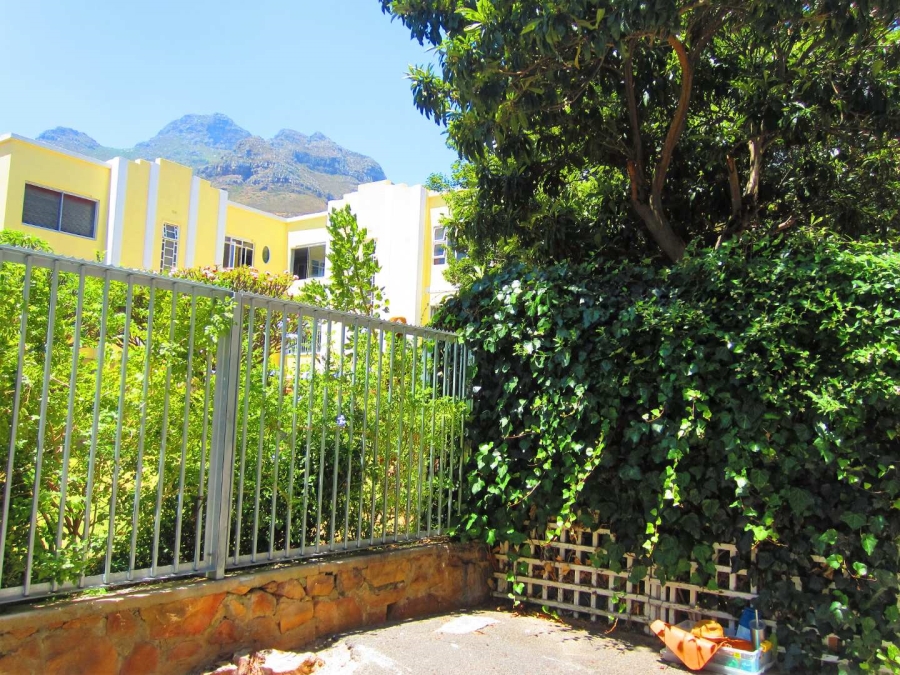 To Let 1 Bedroom Property for Rent in Vredehoek Western Cape